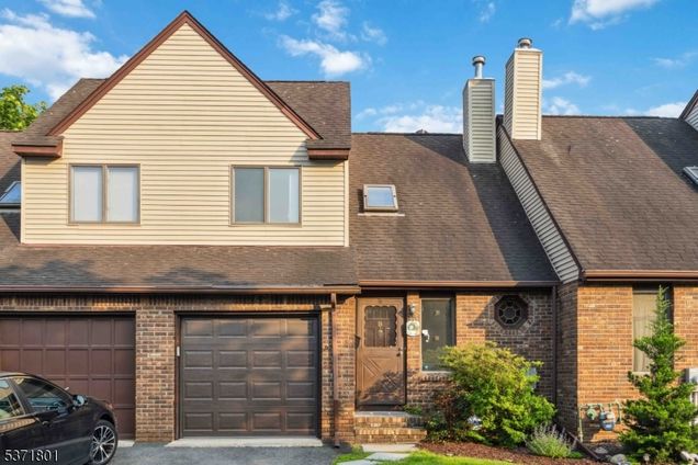 8 Tudor Dr