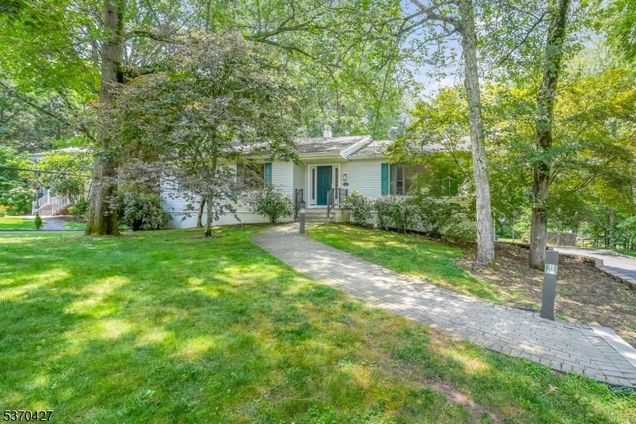 43 Stonewyck Dr