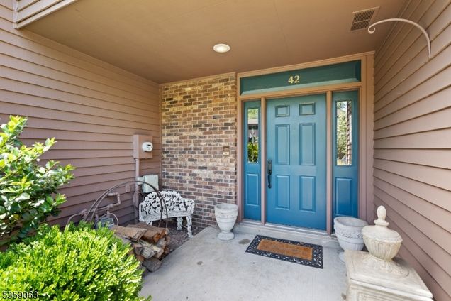 42 Lexington Ct Washington Twp., NJ Condo Active - Photo 1 of 31. Opens carousel modal
