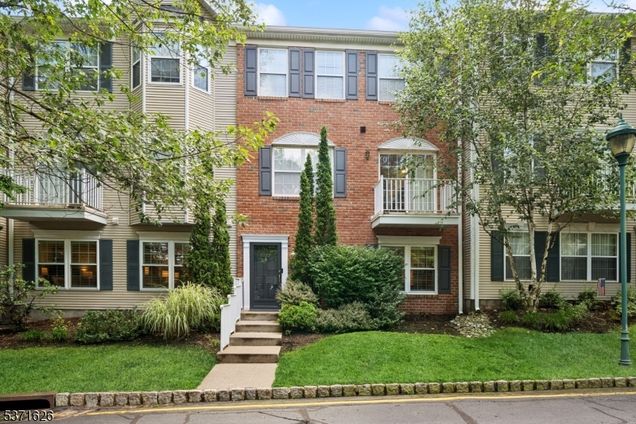 2177 Kent Ct Mahwah Twp., NJ Condo Active - Photo 1 of 30. Opens carousel modal