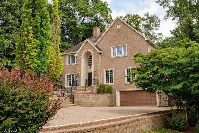 296 Oakwood Ave