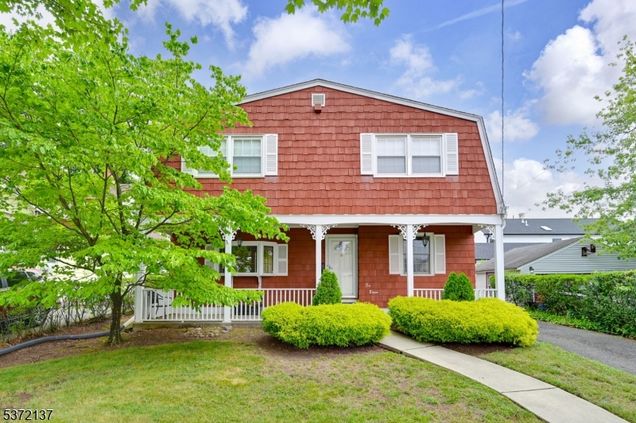 6 Essex Pl Fair Lawn Boro, NJ House Active - Photo 1 of 41. Opens carousel modal