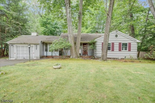 637 Lawlins Rd Wyckoff Twp., NJ House Active - Photo 1 of 28. Opens carousel modal