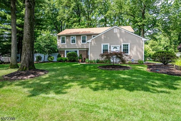 2 Pine Ridge Dr