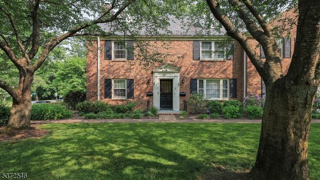 260 Walnut St Unit 1