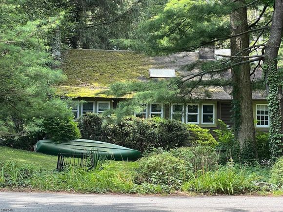 6 West Cir Ringwood Boro, NJ House Active - Photo 1 of 31. Opens carousel modal