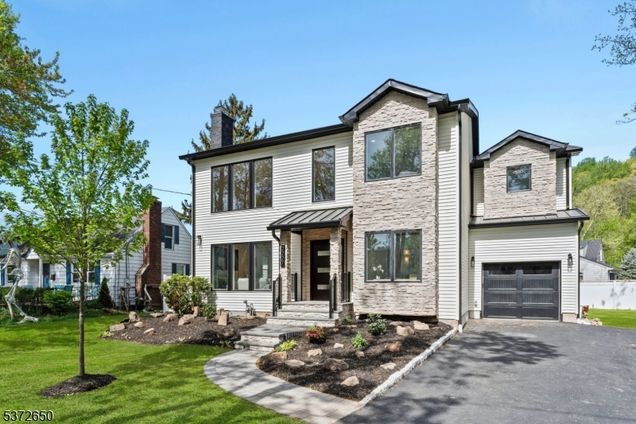 2227 Pine Ter