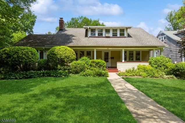 493 Summit Ave