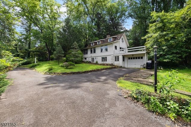 60 Gillette Rd