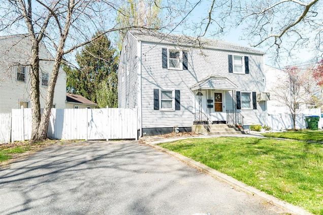 15 Macarthur Drive Edison, NJ House Sold - Photo 1 of 40. Opens carousel modal