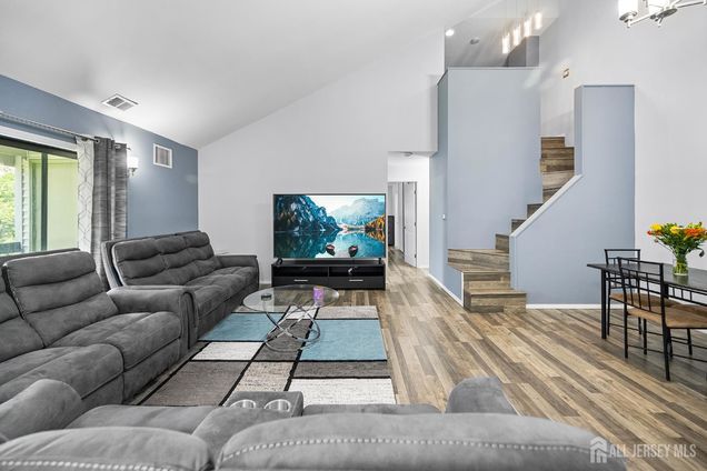 1904 Bayhead Drive