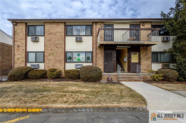 628 Cricket Lane Unit 628 Woodbridge Proper, NJ Condo Active - Photo 1 of 20. Opens carousel modal