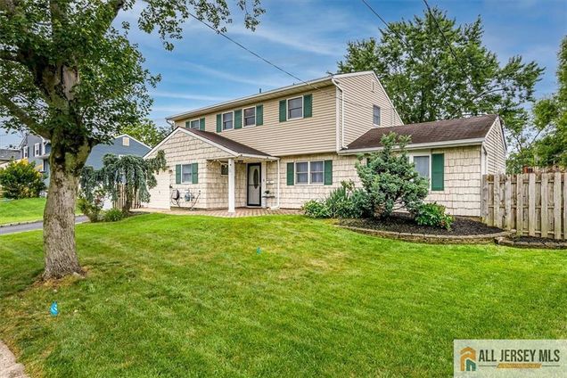 16 Barlow Road Edison, NJ House Active - Photo 1 of 33. Opens carousel modal