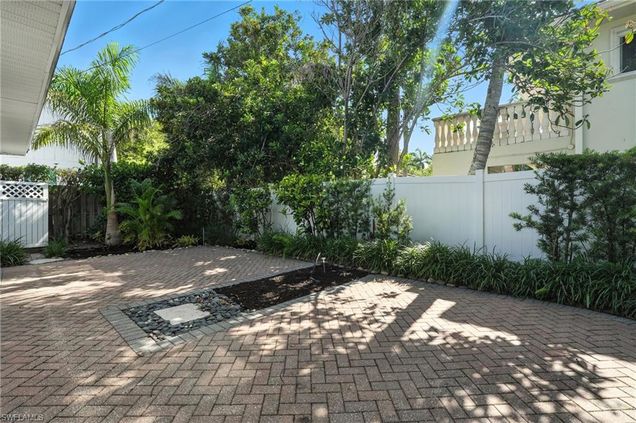 721 9th ST S Unit 4 NAPLES, FL Condo Active - Photo 1 of 7. Opens carousel modal