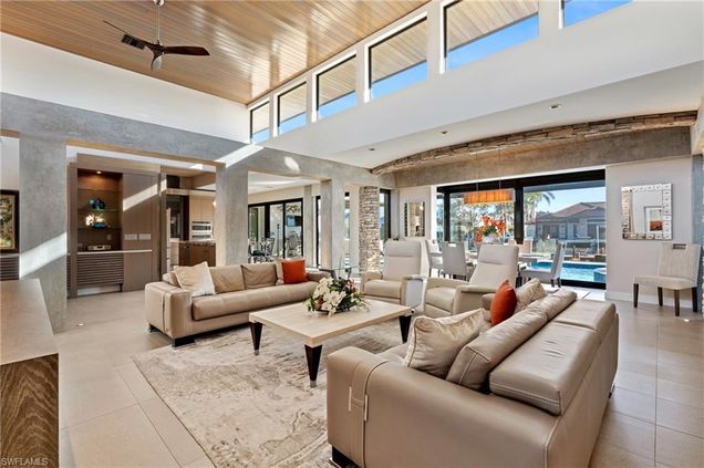 821 Magnolia CT