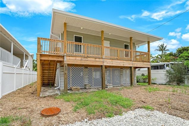 627 Palm AVE GOODLAND, FL House Active - Photo 1 of 33. Opens carousel modal
