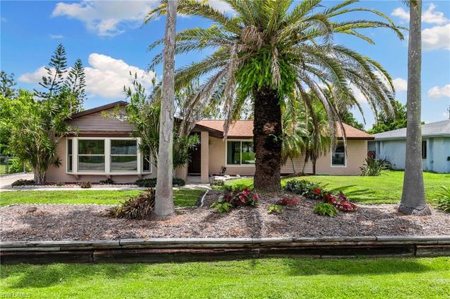 19085 Coconut RD