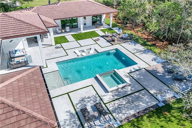 18 Caribbean RD, NAPLES, FL 34108 | MLS# 226032544