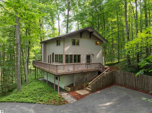 4001 Deskin Drive