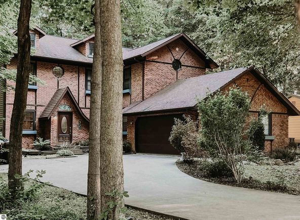 1825 Oakland Mt Pleasant, MI House Active - Photo 1 of 51. Opens carousel modal