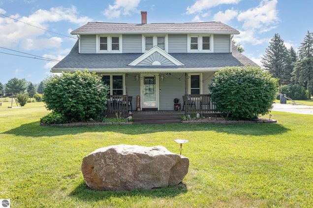 8104 N Grafton Road Alma, MI House Active - Photo 1 of 36. Opens carousel modal