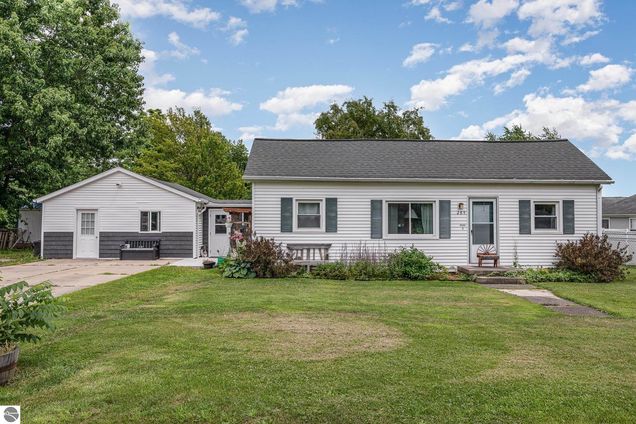 209 S Park Ashley, MI House Active - Photo 1 of 16. Opens carousel modal