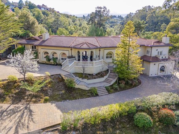 1035 Macadamia DR