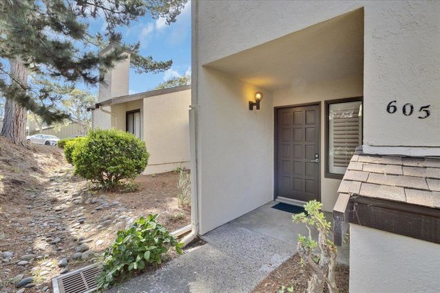 605 Acorn CT