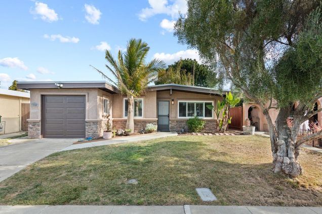 1252 Cabrillo AVE