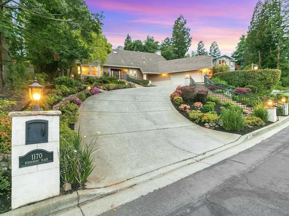 1170 Ridgemont PL