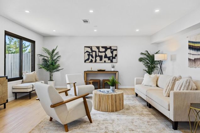 239 Dennis DR