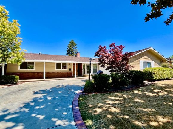 1544 Klamath DR