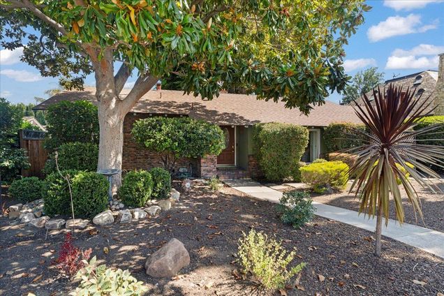 1829 Cabana DR