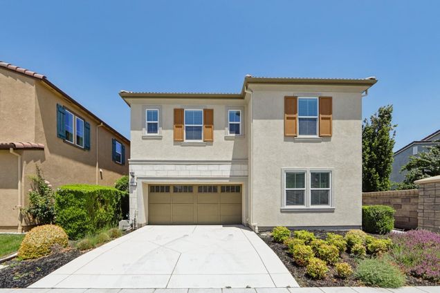 525 E Marcello AVE