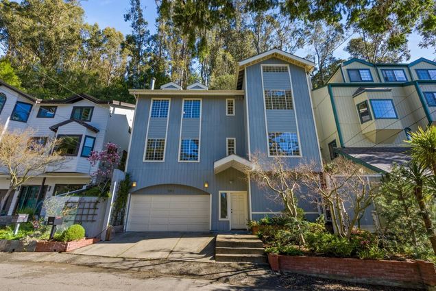 1910 Arrowhead DR Oakland, CA House Active - Photo 1 of 40. Opens carousel modal