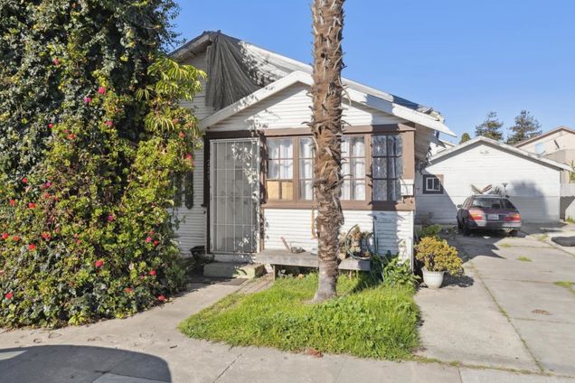 229 Elm ST WATSONVILLE, CA House Active - Photo 1 of 55. Opens carousel modal