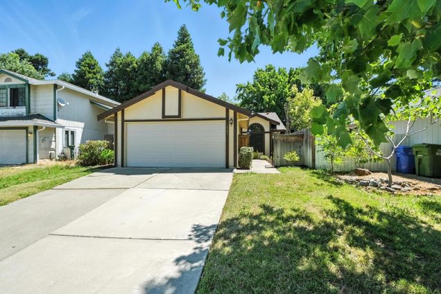 9345 Ivydale CIR ELK GROVE, CA House Active - Photo 1 of 29. Opens carousel modal