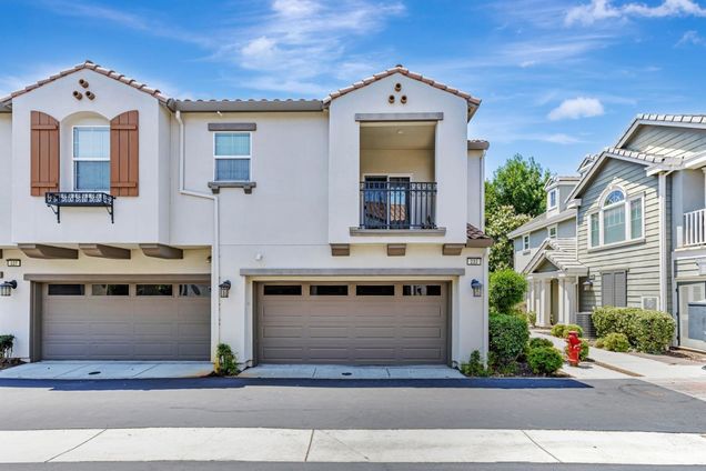 233 S Yucatan PL MOUNTAIN HOUSE, CA Townhouse Active - Photo 1 of 33. Opens carousel modal