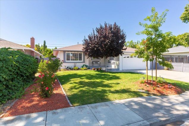 3562 Earl DR