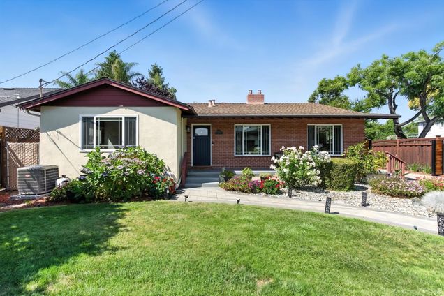 1640 Kentfield AVE REDWOOD CITY, CA House Active - Photo 1 of 39. Opens carousel modal