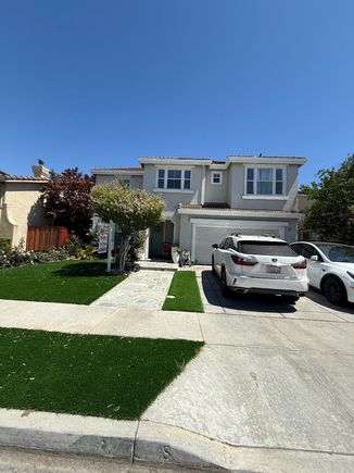 498 Esplanade LN