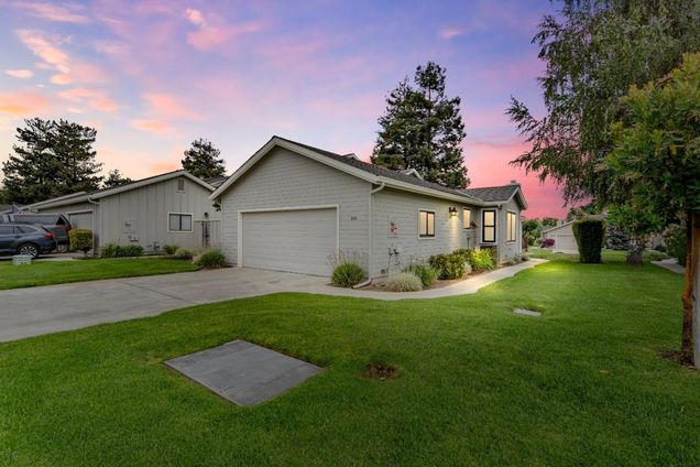 840 Helen DR