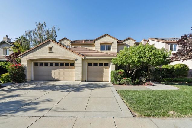 5761 Capilano DR