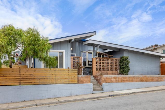 1605 Broadway AVE