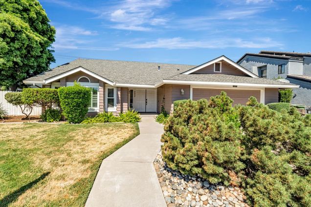 4025 Santa Maria PL TURLOCK, CA House Active - Photo 1 of 46. Opens carousel modal