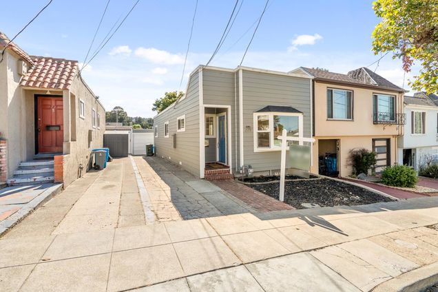 279 Elm AVE