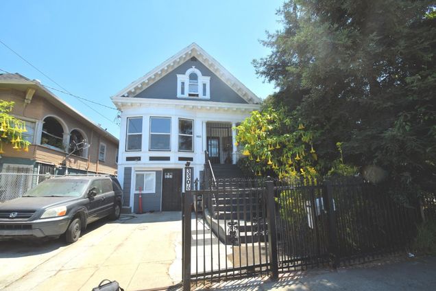 3306 Market ST EMERYVILLE, CA House Active - Photo 1 of 16. Opens carousel modal