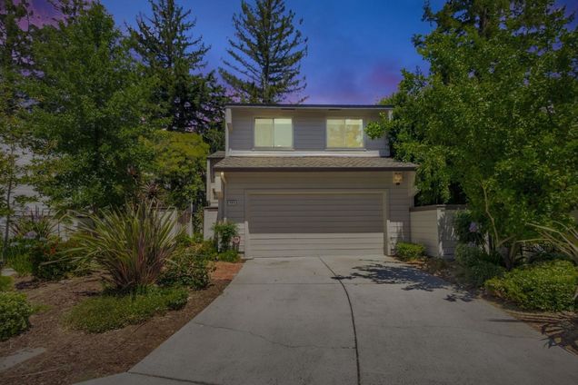 105 Strathmore PL