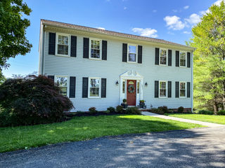 1831 Lugar LN