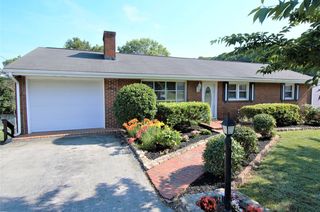 1625 Eanes RD